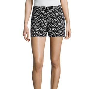 NWT Twill Shorts. Size 8. Black white.